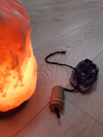 lampada di sale, pendolo ebraico e ametista lampada di sale, pendolo ebraico e ametista